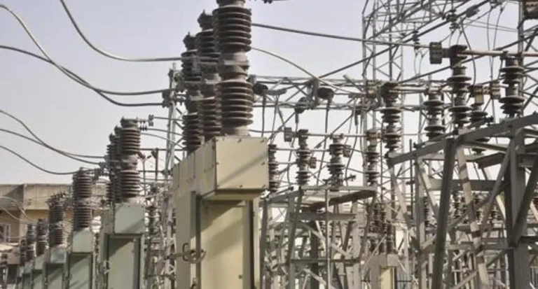 Noida Power Upgrade: मई में 50 नए ट्रांसफार्मर लगेंगे, 2027 तक 500 का लक्ष्य, बिजली आपूर्ति होगी मजबूत