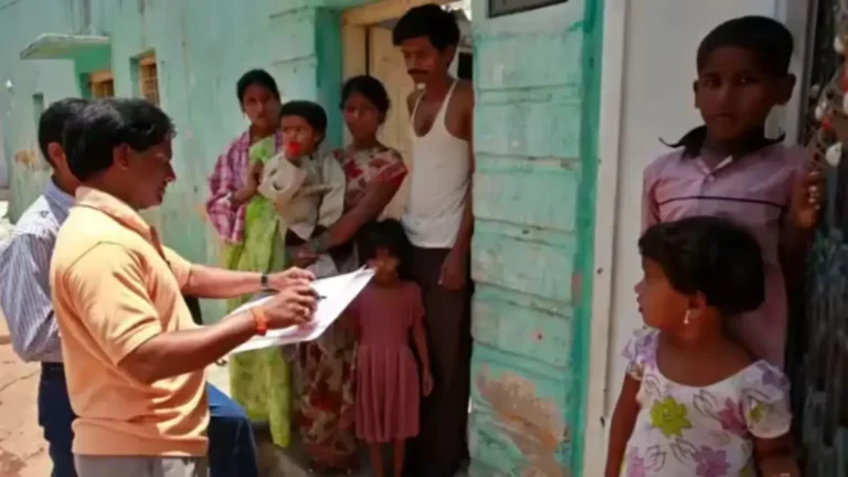 Noida Authority: जनगणना कार्य में लापरवाही पर नोएडा प्राधिकरण का बड़ा एक्शन, 132 कर्मचारियों के खिलाफ FIR की मांग