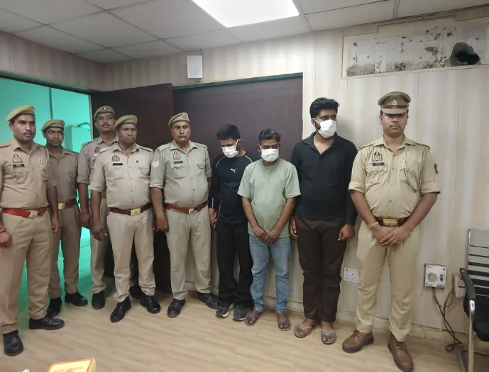 Noida Crime: 5 सेकेंड में कार का शीशा तोड़ लैपटॉप चोरी करने वाले 3 गिरफ्तार, 31 लैपटॉप बरामद