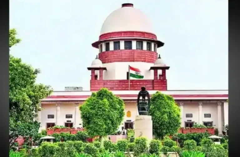 Noida Court Strike: वकीलों की हड़ताल पर सुप्रीम कोर्ट सख्त, कार्रवाई के निर्देश