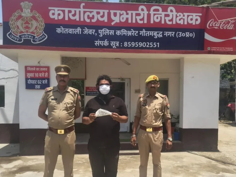 Jewar Firing Case: जेवर में युवक को गोली मारने वाला आरोपी गिरफ्तार, अवैध तमंचा और कारतूस बरामद