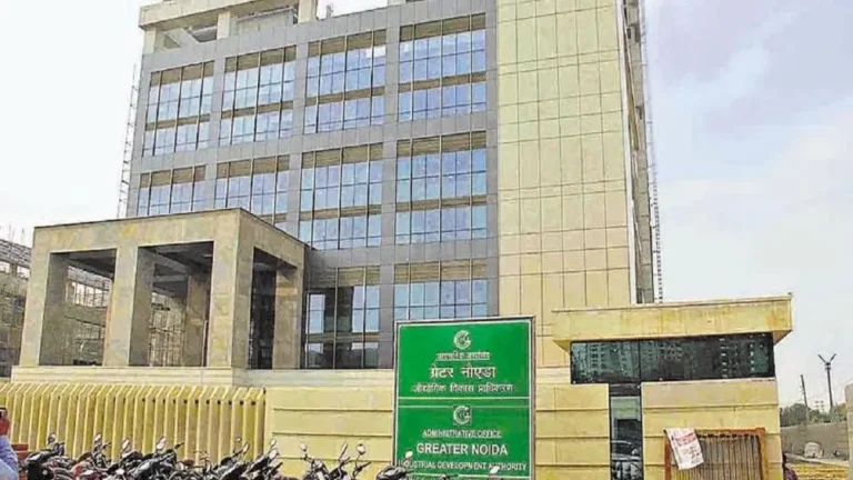 Greater Noida: ग्रेटर नोएडा में प्राधिकरण की जमीन पर बन रही अवैध बहुमंजिला इमारत होगी ध्वस्त, पुलिस बल की मांग