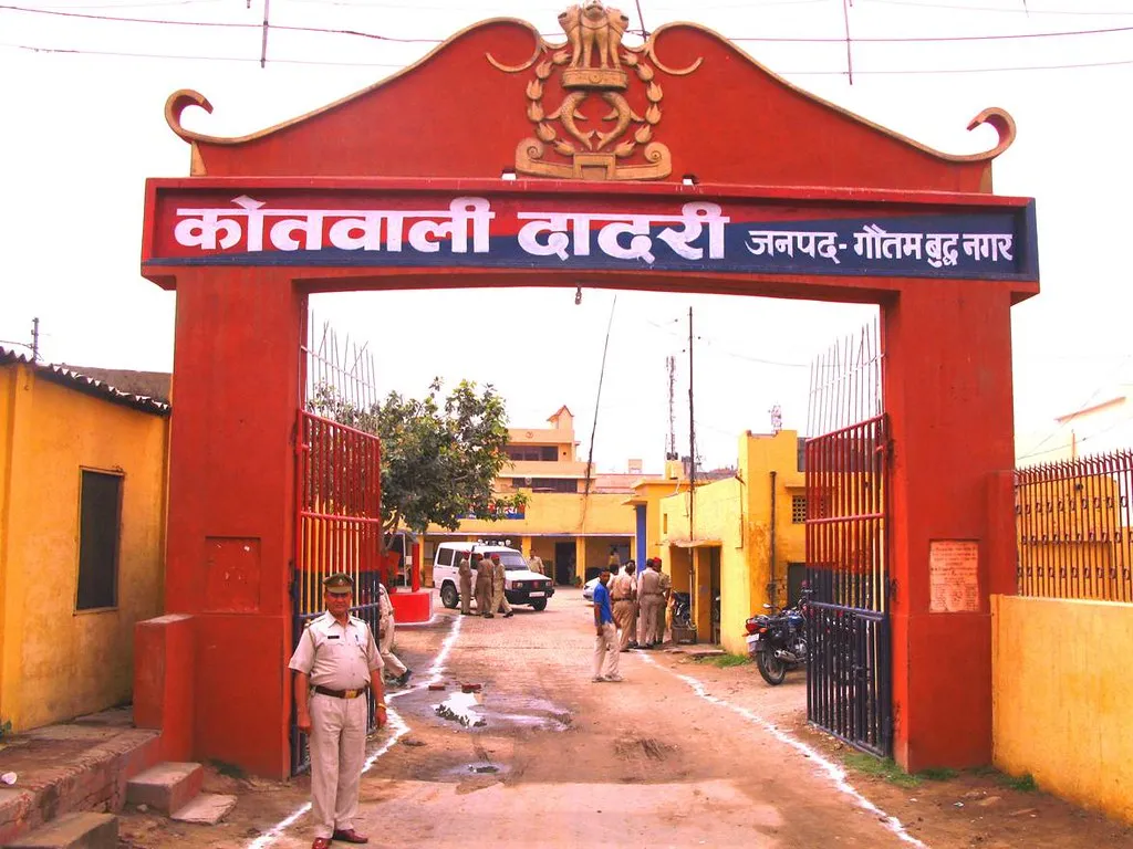Noida Crime : दूध व्यापारी पर जानलेवा हमले के दो आरोपी गिरफ्तार, अवैध पिस्टल बरामद dadri police station
