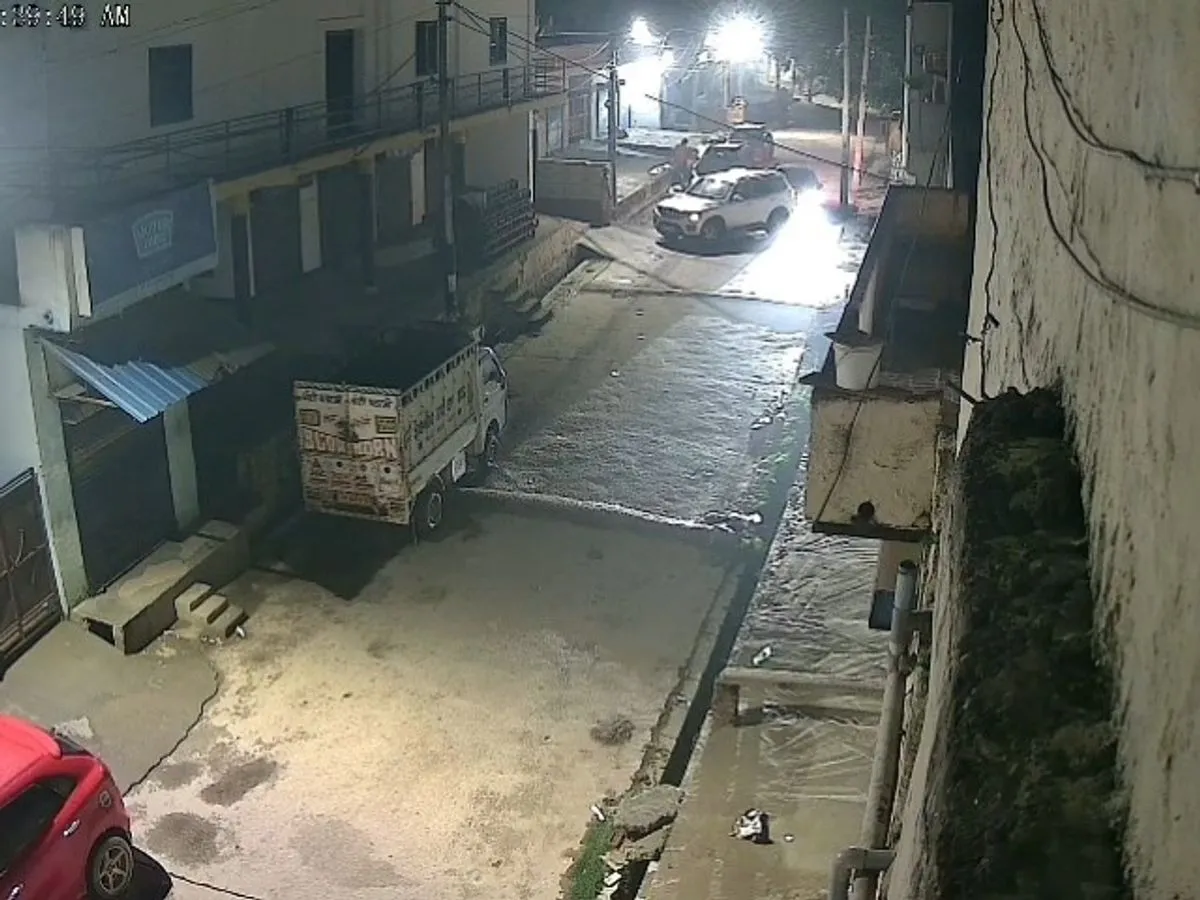 Greater Noida Murder Case: LLB छात्र हत्याकांड का CCTV VIDEO आया सामने, गोली चलने के बाद मची भगदड़ Greater Noida Murder Case: LLB छात्र हत्याकांड का CCTV VIDEO आया सामने, गोली चलने के बाद मची भगदड़