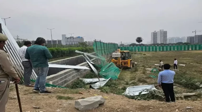 Noida Land Mafia: नोएडा में भूमाफियाओं पर बड़ी कार्रवाई, 5900 करोड़ से ज्यादा की सरकारी जमीन कराई गई कब्जा मुक्त