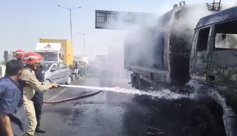 Geeta Colony Flyover Fire