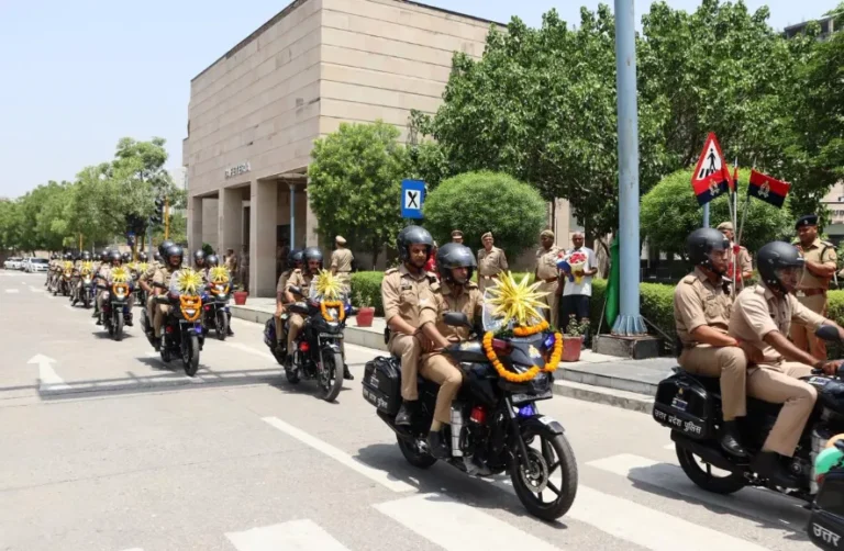 Noida Police: नोएडा में गश्त बढ़ाने के लिए 25 नई पीआरवी सड़क पर उतारी गईं