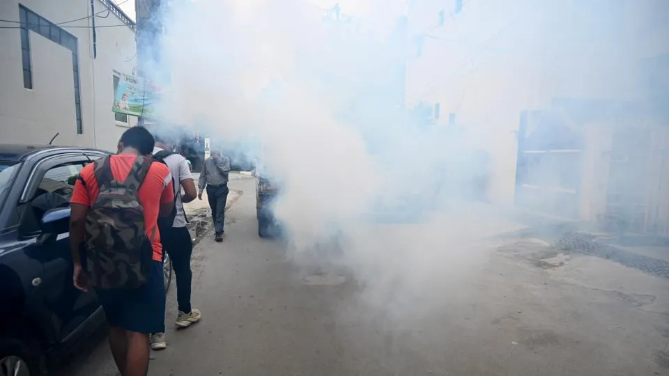 Dengue Day 2026: नोएडा में अलर्ट मोड पर स्वास्थ्य विभाग, डेंगू रोकने के लिए तेज हुआ सर्विलांस और फॉगिंग अभियान Dengue Day 2026: नोएडा में अलर्ट मोड पर स्वास्थ्य विभाग, डेंगू रोकने के लिए तेज हुआ सर्विलांस और फॉगिंग अभियान