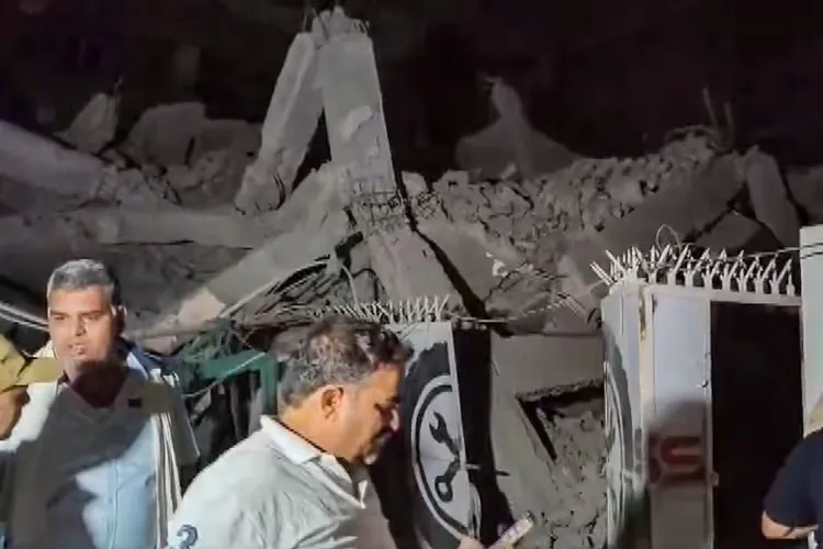 Delhi Building Collapse: महरौली के सैदुल्लाहजाब में गिरी 5 मंजिला कमर्शियल इमारत, कई लोगों के दबे होने की आशंका