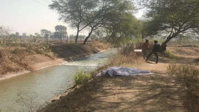 Khurja Canal Death Case: लापता किसान का शव नहर में मिला, परिजनों ने हत्या का लगाया आरोप