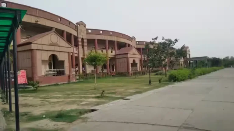 Noida court: कोर्ट में पेशी पर गैरहाजिर रहने वाले आरोपी को मिली जमानत