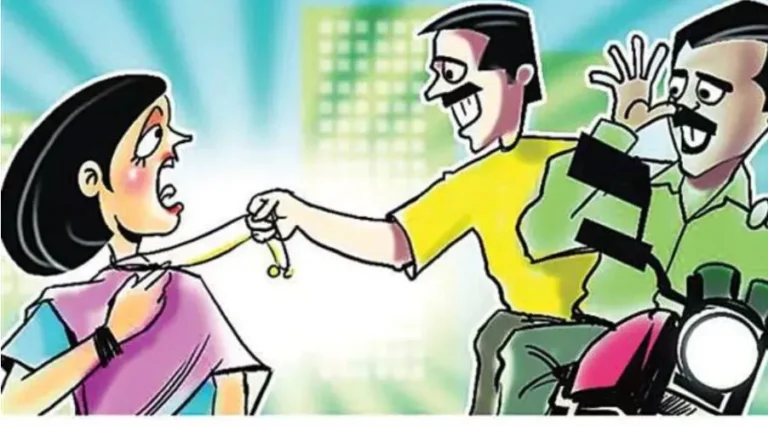 Noida: नोएडा में दिनदहाड़े अधिवक्ता से लूट, बाइक सवार बदमाश 30 ग्राम सोने की चेन झपटकर फरार