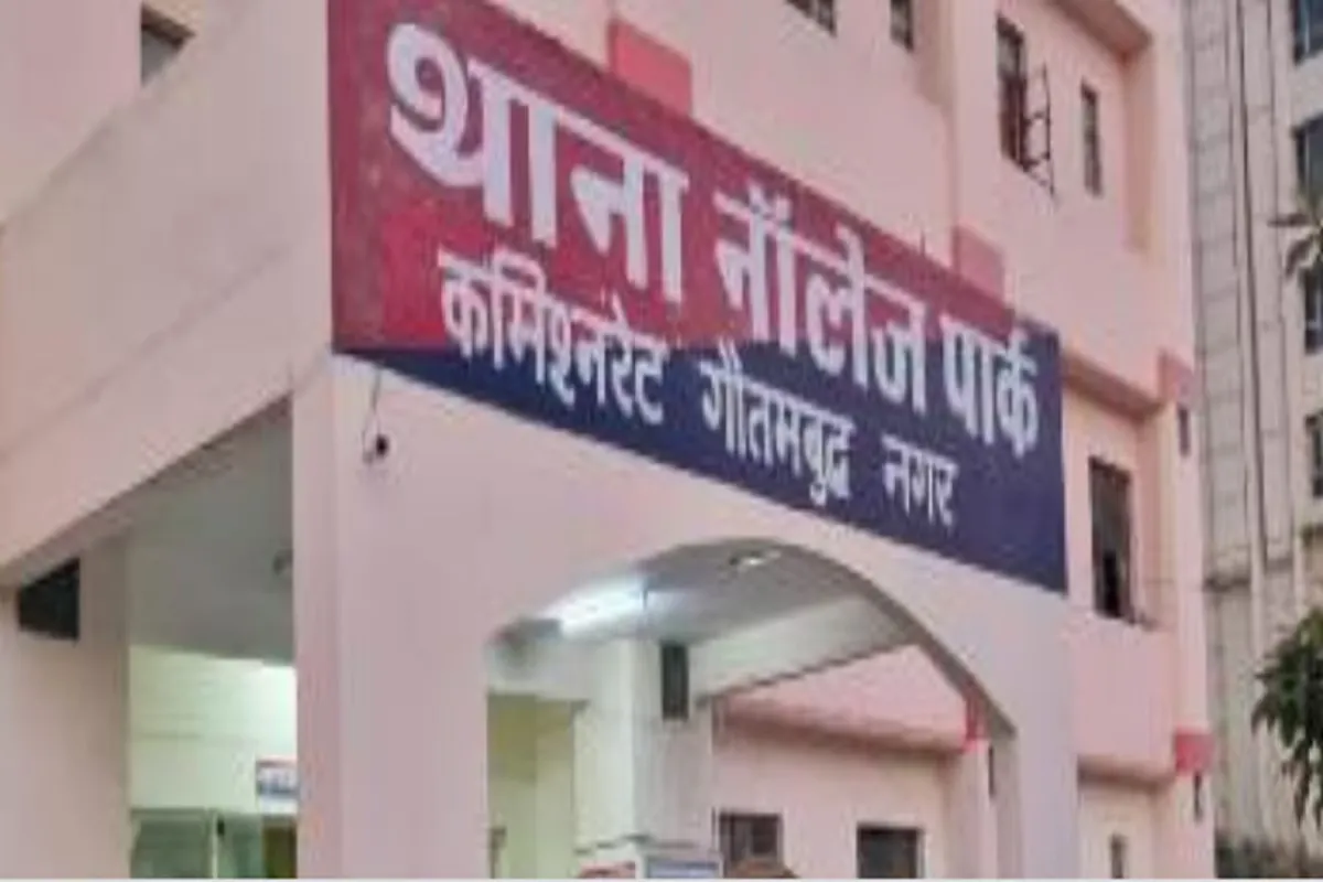 Noida Mobile Theft: कॉलेज गेट से छात्रों के मोबाइल चोरी करने वाले दो बदमाश गिरफ्तार Noida Mobile Theft: कॉलेज गेट से छात्रों के मोबाइल चोरी करने वाले दो बदमाश गिरफ्तार