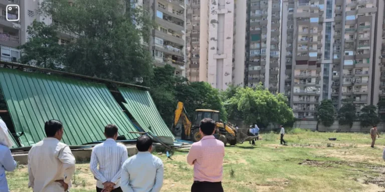 Noida Authority Action: सोरखा में नोएडा प्राधिकरण की बड़ी कार्रवाई, 5000 वर्ग मीटर जमीन से हटाया अतिक्रमण
