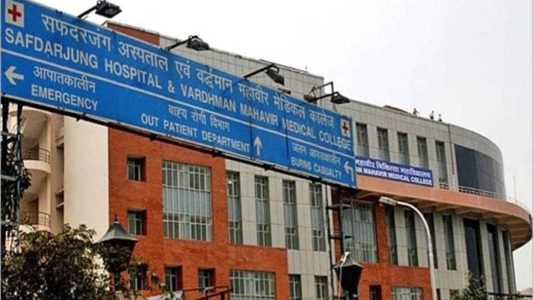 Safdarjung Hospital: सफदरजंग अस्पताल में फायर सेफ्टी वीक, कर्मचारियों को दी गई आपदा से निपटने की विशेष ट्रेनिंग
