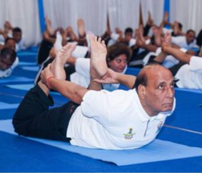 International Yoga Day: योग से मजबूत होगा राष्ट्र, स्वस्थ रहेगा हर नागरिक: राजनाथ सिंह