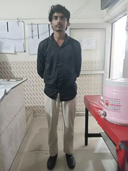 Noida Labour Violence: नोएडा श्रमिक हिंसा मामले में DU का एलएलबी छात्र गिरफ्तार, सोशल मीडिया के जरिए मजदूरों को उकसाने का आरोप