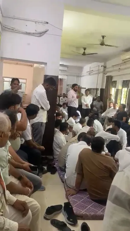 Noida E-Registration विरोध: ई-पंजीकरण व्यवस्था के खिलाफ वकीलों का अनिश्चितकालीन धरना, 300 से ज्यादा रजिस्ट्रियां प्रभावित
