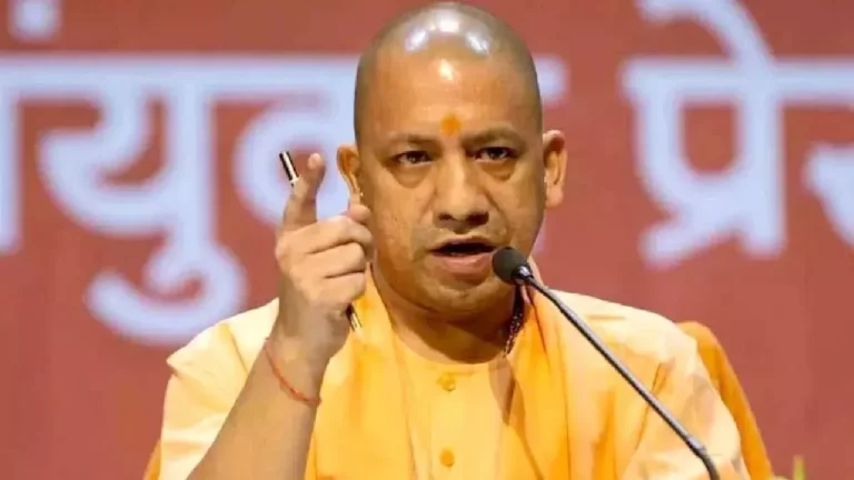 Uttar Pradesh : मुख्यमंत्री ने दिए आर्थिक अपराधों के विरुद्ध कार्रवाई और तेज करने के निर्देश