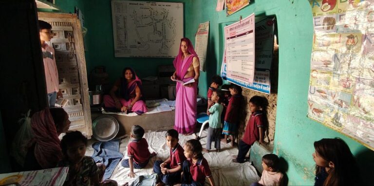 Uttar Pradesh : आंगनबाड़ी और प्राथमिक विद्यालयों का होगा बेहतर समन्वय, योगी सरकार ने को-लोकेशन और मैपिंग अभियान को दी नई गति