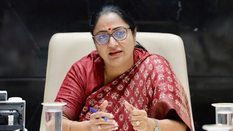 New Delhi : रेखा सरकार का किसान हितैषी फैसला, फसल नुकसान पर मिलेगा 75 हजार रुपये प्रति हेक्टेयर मुआवजा