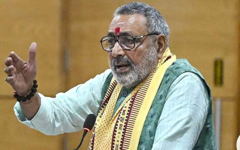 Bihar : भरत तिवारी हत्याकांड पर गिरिराज सिंह बोले- राजनीति न हो, सरकार संवेदनशील, दूध का दूध पानी का पानी होगा