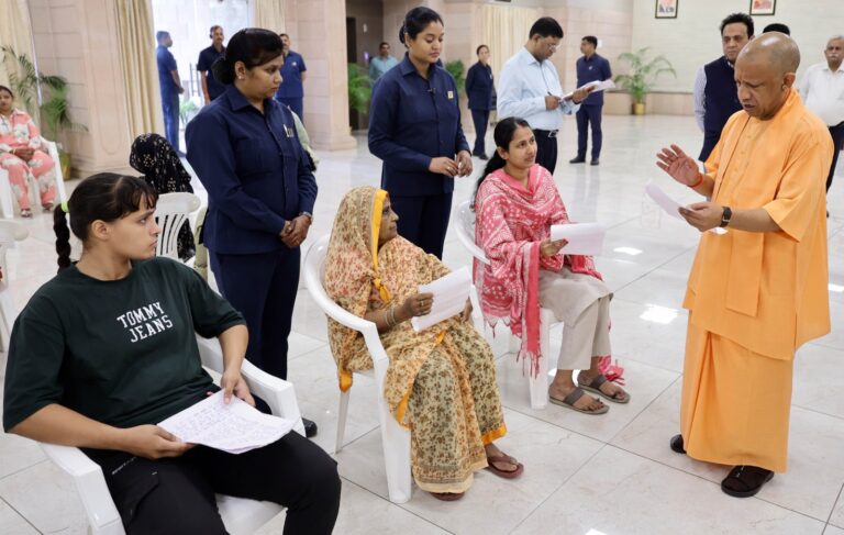 Uttar Pradesh : आमजन की समस्याओं का समयबद्ध हो निस्तारण, विलंब होने पर तय की जाए जवाबदेही- मुख्यमंत्री