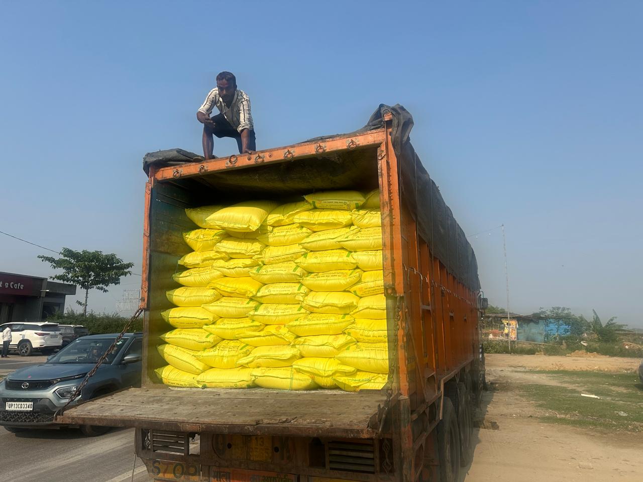 Uttar Pradesh : बुलंदशहर में उर्वरक खाद की कालाबाजारी पर डीएम कुमार हर्ष का कड़ा प्रहार, दो माफियाओं पर लगी एनएसए Uttar Pradesh : बुलंदशहर में उर्वरक खाद की कालाबाजारी पर डीएम कुमार हर्ष का कड़ा प्रहार, दो माफियाओं पर लगी एनएसए
