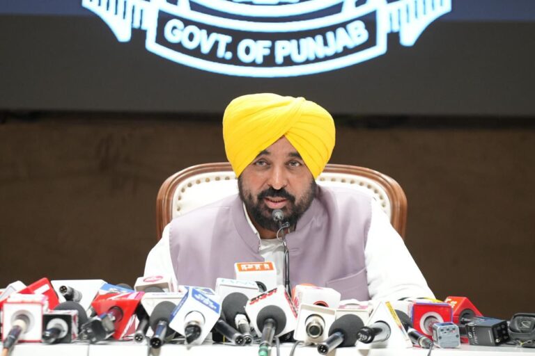 Punjab : भगवंत मान सरकार ने प्राइवेट स्कूलों द्वारा मनमर्ज़ी की फ़ीसें बढ़ाने पर लगाई रोक