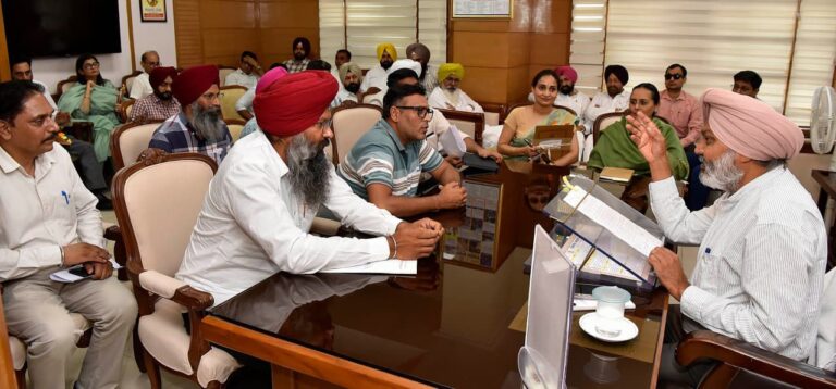 Punjab : वित्त मंत्री हरपाल सिंह चीमा ने कर्मचारी यूनियनों के साथ उच्च स्तरीय बैठकों की अध्यक्षता की, लंबित मुद्दों के जल्द समाधान के दिए निर्देश