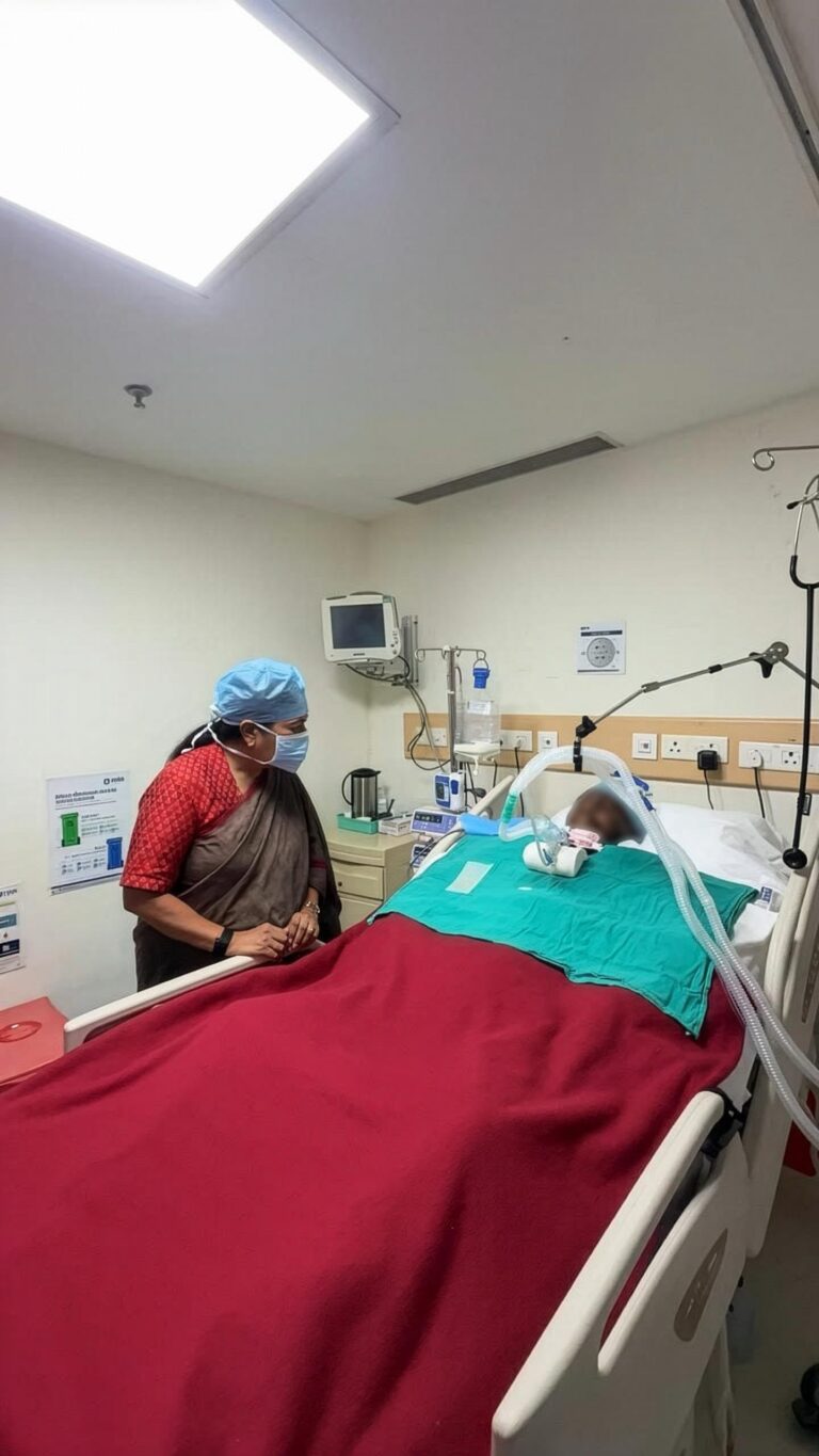 New Delhi : दिल्ली के मालवीय नगर अग्निकांड के घायलों से मिलने अस्पताल पहुंचीं सीएम रेखा गुप्ता