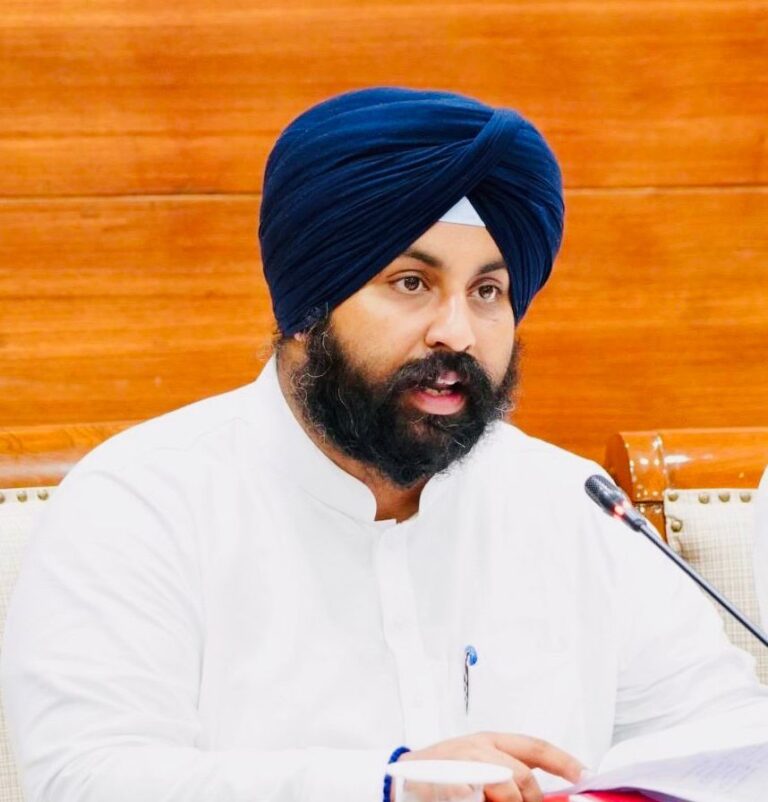 Punjab : निजी स्कूलों को विद्यार्थियों और अभिभावकों के प्रति पारदर्शिता और जवाबदेही के साथ कार्य करना चाहिए- हरजोत सिंह बैंस