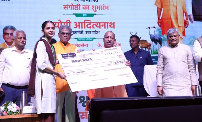 Punjab : ‘एक पेड़ मां के नाम’ कार्यक्रम में सम्मानित हुईं प्रतिभाएं, छात्र-छात्राओं और ग्राम प्रधानों ने सीएम योगी का जताया आभार