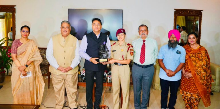 Punjab : अमन अरोड़ा द्वारा एयर फोर्स अकादमी और एनडीए मेरिट सूची में शानदार उपलब्धियां हासिल करने वाली माई भागो प्रिपरेटरी इंस्टीट्यूट की महिला कैडेटों का सम्मान