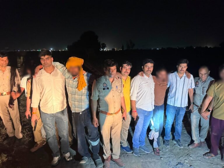 Uttar Pradesh : हापुड़ में उद्योगपति के घर डकैती का पुलिस ने किया पर्दाफाश, निलंबित सिपाही समेत 5 बदमाश मुठभेड़ के बाद गिरफ्तार
