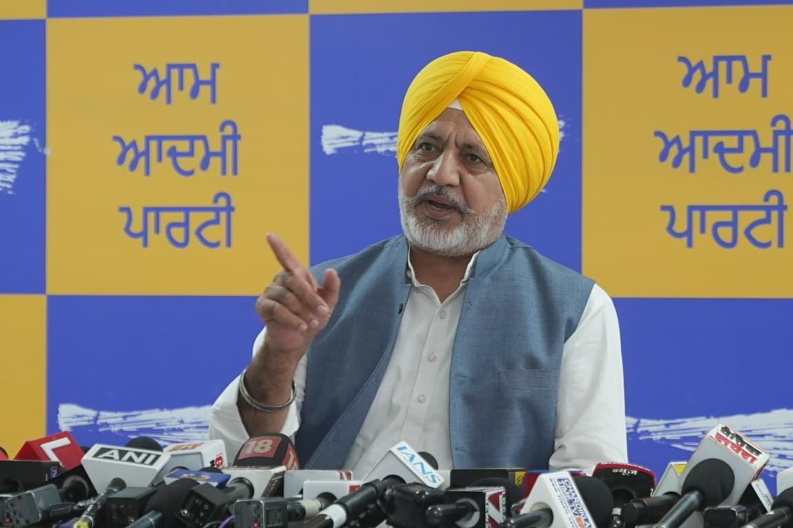Punjab : एसआईटी को दिए अपने बयान में, पूर्व जत्थेदार ज्ञानी रघबीर सिंह ने पुष्टि की कि सुखबीर बादल ने बहबल कलां फायरिंग की घटना की ज़िम्मेदारी ली थी- बलतेज पन्नू Punjab : एसआईटी को दिए अपने बयान में, पूर्व जत्थेदार ज्ञानी रघबीर सिंह ने पुष्टि की कि सुखबीर बादल ने बहबल कलां फायरिंग की घटना की ज़िम्मेदारी ली थी- बलतेज पन्नू