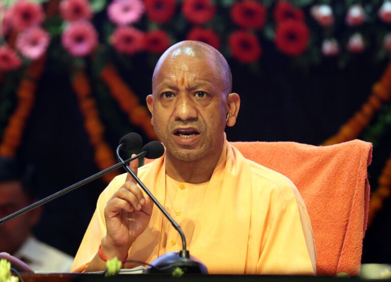 Uttar Pradesh : सेवा, सम्मान और स्वाभिमान का संगम, योगी सरकार की पहल से वृद्धाश्रम बना आत्मनिर्भरता का केंद्र