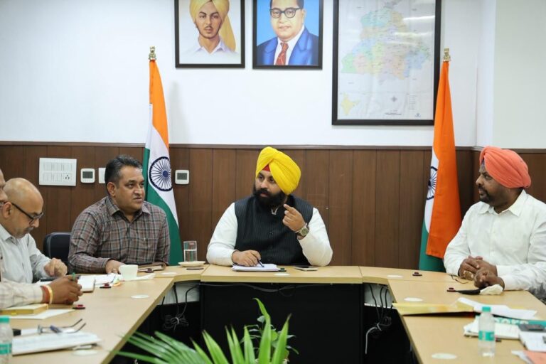 Punjab : स्थानीय निकाय मंत्री हरजोत सिंह बैंस द्वारा ट्राइसिटी से सटे कस्बों में शहरी बुनियादी ढांचे संबंधी विभिन्न परियोजनाओं की घोषणा; विकास कार्यों की साप्ताहिक समीक्षा के निर्देश