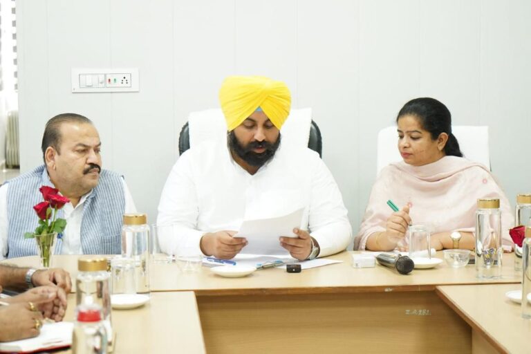 Punjab : हरजोत सिंह बैंस की नगर निगम अधिकारियों को हिदायत– लुधियाना शहर को 30 जून तक सड़कों के गड्ढों और मैनहोल से मुक्त बनाया जाए