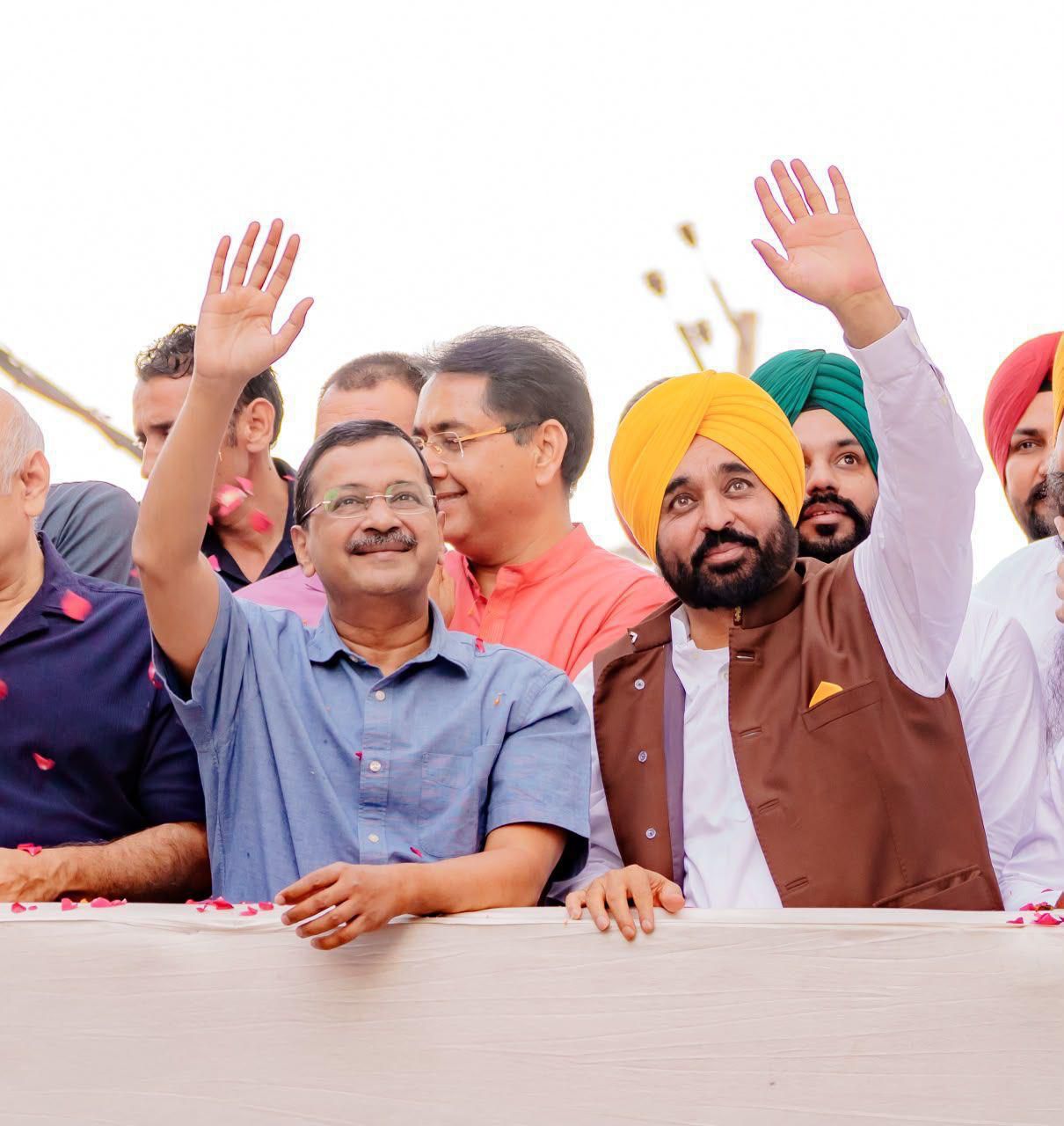 Punjab : मुख्यमंत्री भगवंत सिंह मान ने बड़ी मेहनत से पंजाब को काले दौर से बाहर निकाला; अब हमें अच्छे कामों को रुकने नहीं देना चाहिए- अरविंद केजरीवाल Punjab : मुख्यमंत्री भगवंत सिंह मान ने बड़ी मेहनत से पंजाब को काले दौर से बाहर निकाला; अब हमें अच्छे कामों को रुकने नहीं देना चाहिए- अरविंद केजरीवाल
