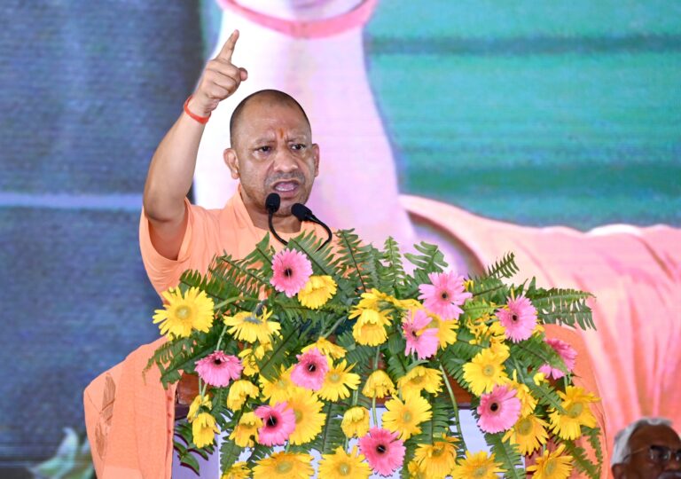 Uttar Pradesh : नोएडा इंटरनेशनल एयरपोर्ट की पहली उड़ान से सीएम योगी का अभिनंदन करने आ रहे जेवर के किसान