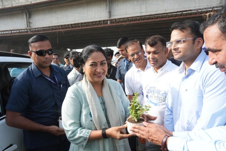 New Delhi : ‘यमुना तट स्वच्छता अभियान 2026’ में 28 घाटों पर एक साथ चला मेगा क्लीनिंग ड्राइव, मुख्यमंत्री रेखा गुप्ता ने किया श्रमदान