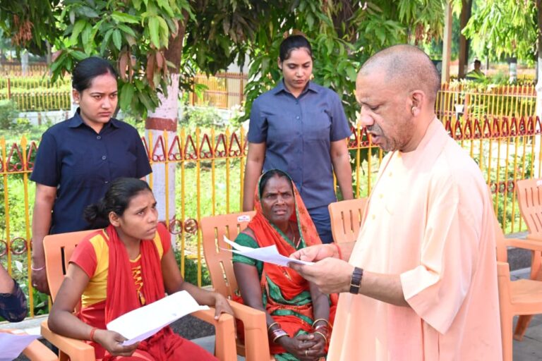 Uttar Pradesh : आर्थिक सहायता हो या आवास, सरकार हर जरूरत पर खड़ी है साथ- मुख्यमंत्री