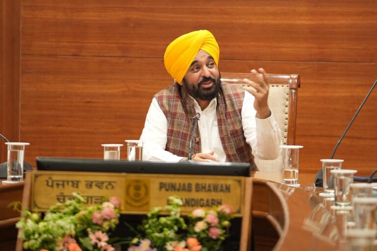 Punjab : मुख्यमंत्री भगवंत सिंह मान द्वारा यू.पी.एस.सी.- 2025 पास करने वाले उम्मीदवारों का सम्मान; कहा, पंजाब के आम परिवारों के बच्चे लगातार राज्य का मान बढ़ा रहे हैं