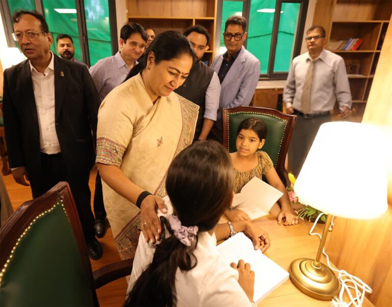 New Delhi : मुख्यमंत्री रेखा गुप्ता ने नई दिल्ली डीएम ऑफिस में ‘सिटिजन लाउंज-कम-न्यू एज लर्निंग सेंटर’ का किया उद्घाटन