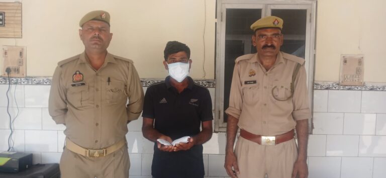 Uttar Pradesh : हापुड़ पुलिस ने चरस तस्कर को किया गिरफ्तार, 50 ग्राम चरस और नकदी बरामद