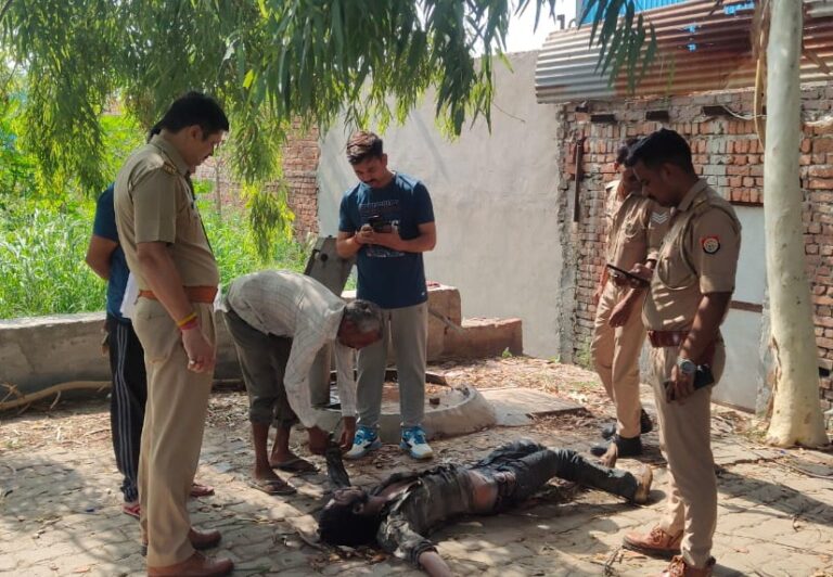 Uttar Pradesh : हापुड़ में नाले में मिला युवक का शव, शराब के नशे में गिरने की आशंका