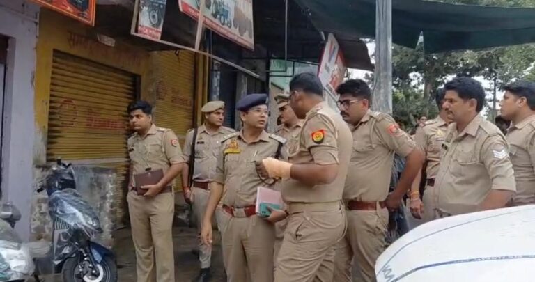 Uttar Pradesh : बुलंदशहर में दुकान में घुसकर व्यापारी की गोली मारकर हत्या, भाग रहे बदमाश पुलिस की गिरफ्त में