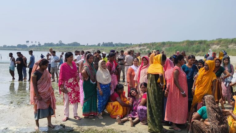 Bihar : गंगा स्नान के दौरान बड़ा हादसा, चार सगी बहनों समेत पांच किशोरियां गंगा में डूबीं, एक का शव बरामद