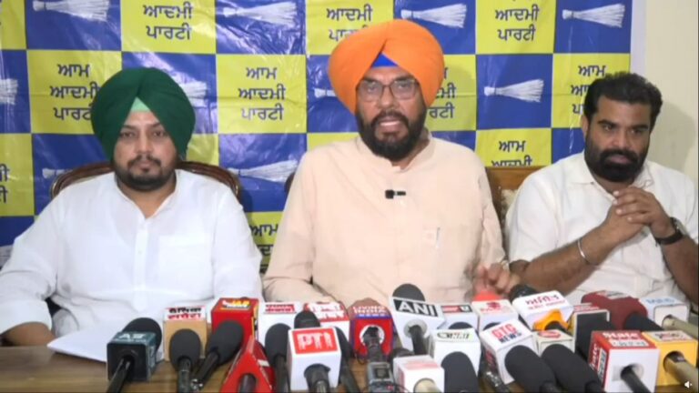 Punjab : अकाली दल, कांग्रेस और भाजपा इसीलिए घबराए हुए हैं क्योंकि उन्हें पता है कि महिलाओं के खातों में पैसे आने के बाद उन्हें कोई पूछने वाला नहीं रहेगा- धालीवाल